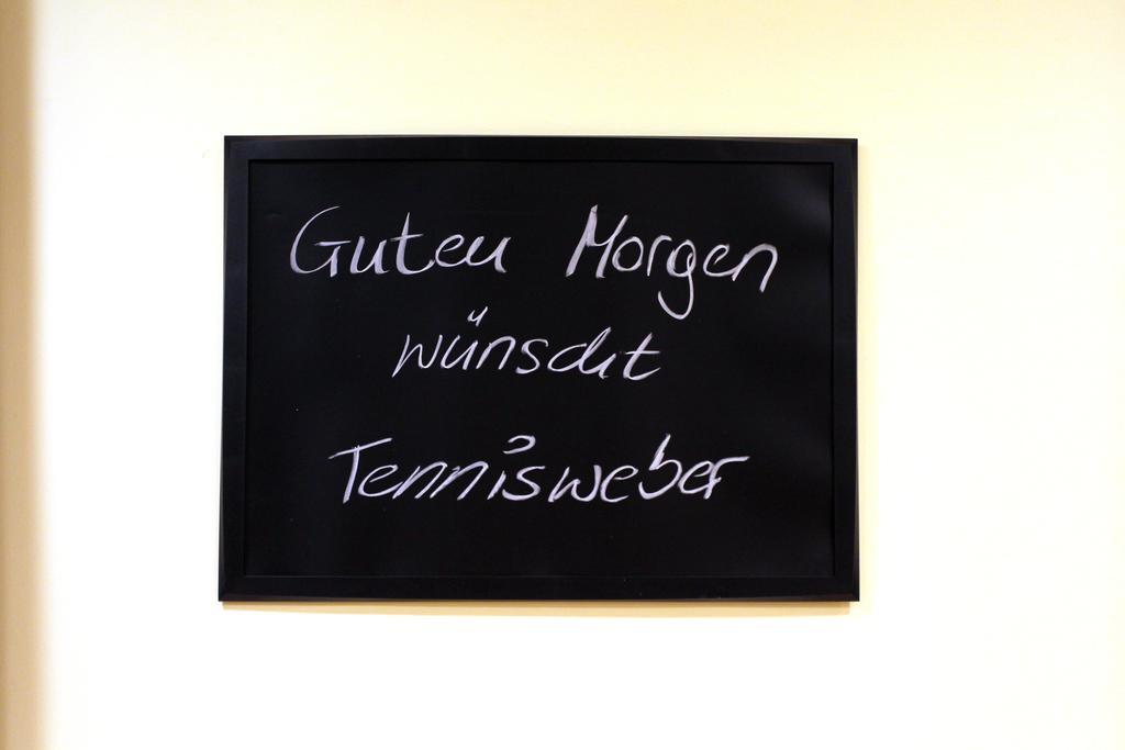 Pension Tennisweber Schwechat Rum bild