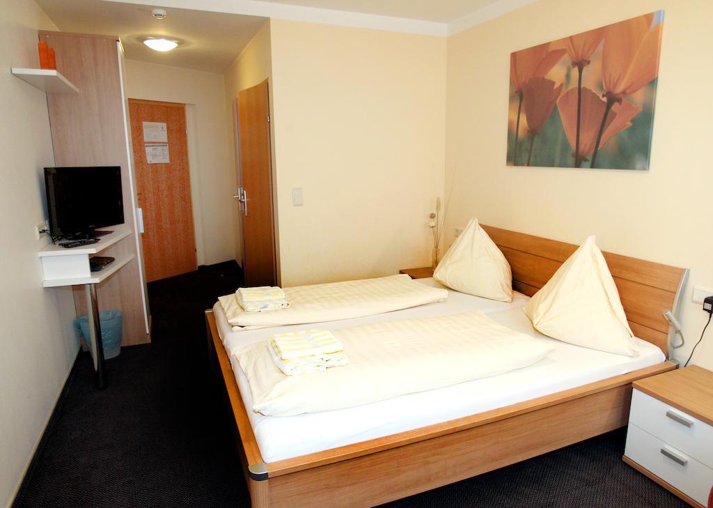 Pension Tennisweber Schwechat Rum bild