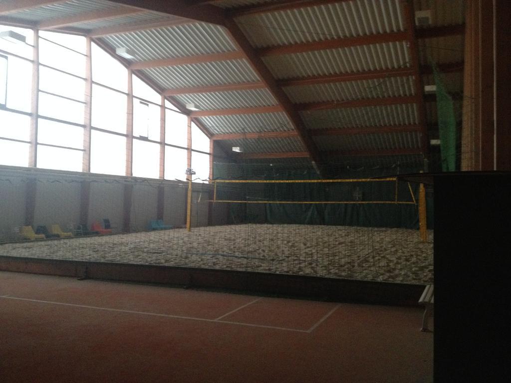 Pension Tennisweber Schwechat Exteriör bild